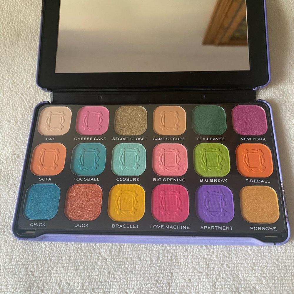 Revolution Purple Door Frame Face Palette - Picture 4 of 10